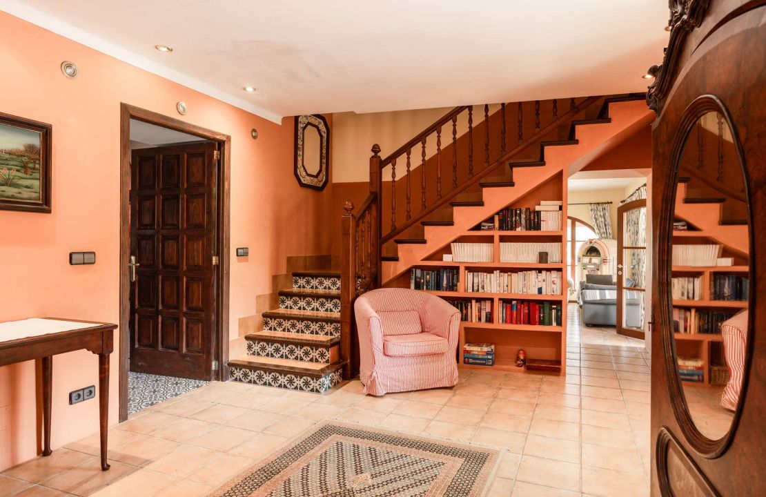 Charming Country Retreat near Campanet with Main House & Guesthouse